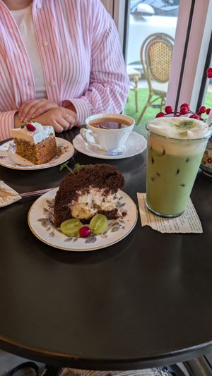 earl grey cake at the back, mole cake & matcha at the front at Ma Pause Vegan in Seoul