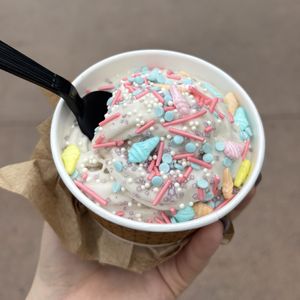 vegan vanilla ice cream with birthday sprinkles   at Universal Studios - Frosty Moon in Orlando