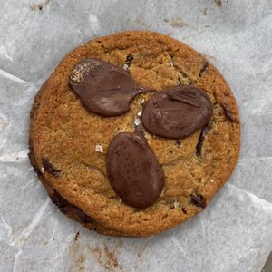 the amazing choc chip cookie  at Universal Studios - Frosty Moon in Orlando