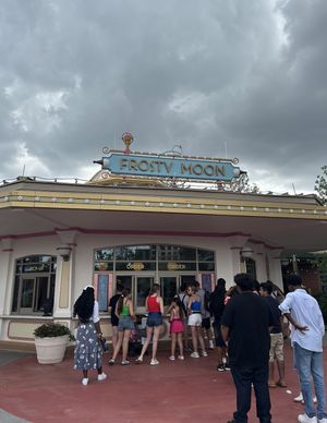 frosty moon!  at Universal Studios - Frosty Moon in Orlando