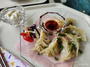 Dumplings (mit veganen Hackfleisch) at Coffee House – Cat's Eye (Katzenauge) in Kassel