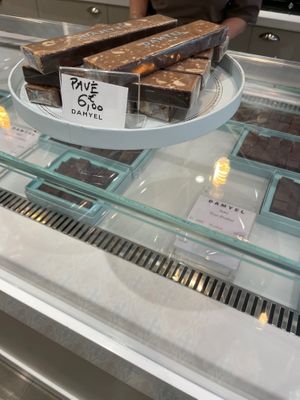  at Damyel - Rue des Rosiers in Paris