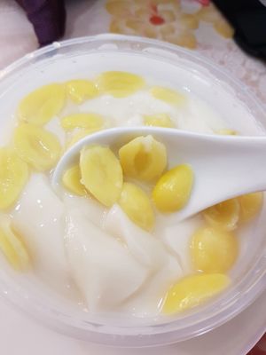 Beancurd with ginko nuts at O'Bean in Northeast Singapore