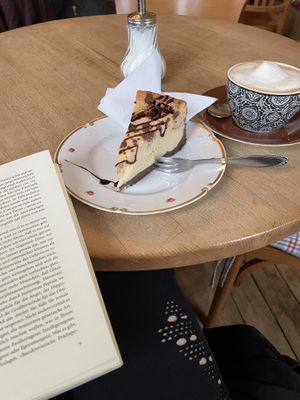 unglaublich leckerer Veganer Kuchen🥰   at Cafe Malik in Muenster