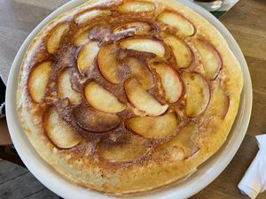 Apfelpfannkuchen mit Zimt und Zucker  at Cafe Malik in Muenster