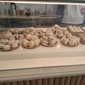 Large choix de macarons 🤤 at Giardino Paris｜Pâtisserie & Café in Paris