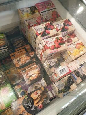 Frozen Blätterteig and fruits at Biomarkt in Wasserburg