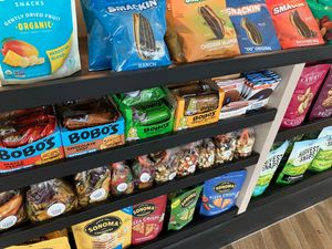 Vegan snacks at SFO - Gateside Market - T1 in San Francisco