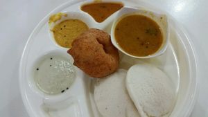 idly and vadai set at Saravana Bhavan - Tanjong Pagar in Central Singapore