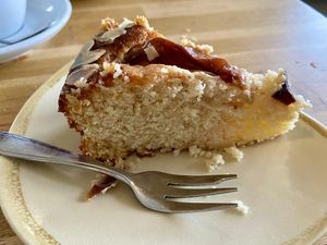 Vegan apple cake at Koffie ende Koeck in Amsterdam