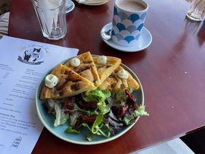 Vegan frittata and chocolate chai at Koffie ende Koeck in Amsterdam