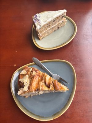 Heerlijke vegan taartjes   at Koffie ende Koeck in Amsterdam