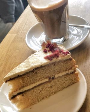 Cookie Butter Cake & a Choco Chai Latte at Koffie ende Koeck in Amsterdam