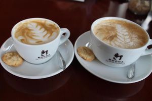 cappuccino and latte at Koffie ende Koeck in Amsterdam