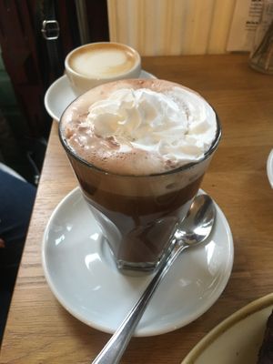Hot chocolate and cappuccino  at Koffie ende Koeck in Amsterdam
