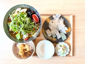 [Solo Hot Pot] Herbal Shabu-Shabu for Vegetarians at FOODLAB Tsukiji in Tokyo