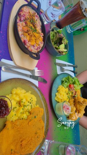 Schnitzel, gewachsene Austernpilze und Spätzle at Rübenrot in Augsburg