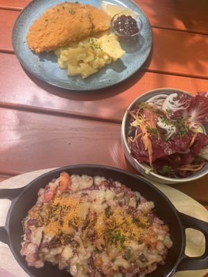 Käsespätzle und Schnitzel   at Rübenrot in Augsburg