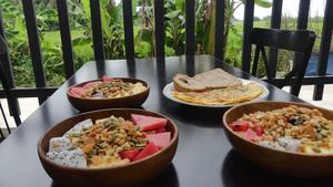 smoothie bowl at Daisy and Rosie in Ninh Binh