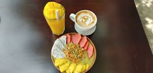 Matcha smoothie bowl at Daisy and Rosie in Ninh Binh