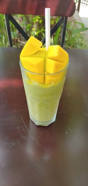 Mango matcha smoothie at Daisy and Rosie in Ninh Binh