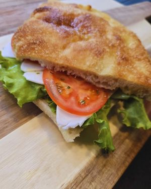 Capreasy: fresh vegetable mozzarella, tomatoes, Gondino pesto, salad, and oregano at Focacceria Cecino in Milan