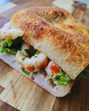 Senza Scampo: fresh salad, vegetable prawns, and cocktail sauce at Focacceria Cecino in Milan