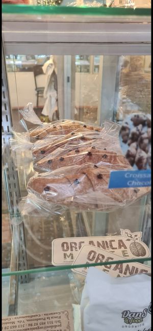 chocolate croissant at Momentos de Pan y Soya in Bogota