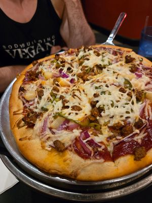 Vegan Tripple Crossing (Hawaiian) pizza 🍍🍍 at Bottoms Up Pizza in Richmond