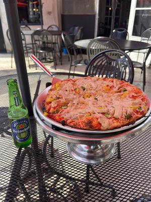 This is the size “thin”. Other options were slice, medium, large. They have gluten free options    at Bottoms Up Pizza in Richmond