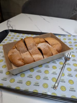 vegan pastry with fig at Gungmin Ppangjip - 국민빵집 in Seoul