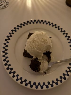 Brownie with vanilla Ice cream! Gluten free too!  at DREAMBOAT in San Diego