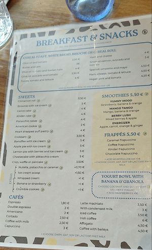 Breakfast and snack menu in English at Yummy Brunch in Malaga