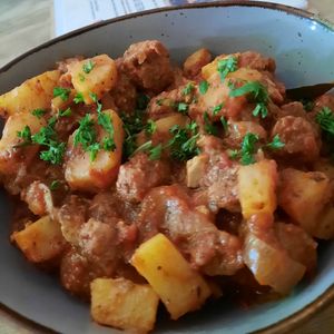 Veganes Gulasch mit Kartoffeln at Garbo Cafe und Kneipe im Cinema in Muenster