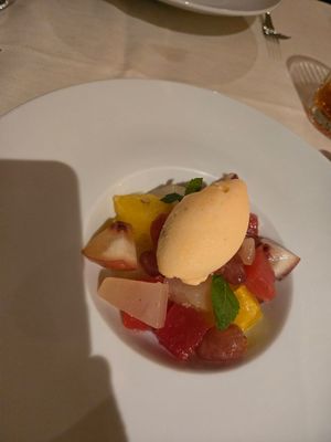 Mango sorbet and fruit salad at Bistrot De Venise in Venice