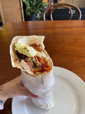 Just had the most delicious wrap for lunch here today with all the salads. There’s also a burger in there as well, just ask for the vegan options and the ladies will look after u at Sunstream Whole foods in Portland