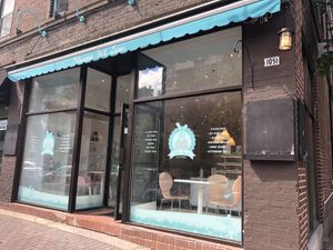 Outside  at Petit Lapin in Mount-royal