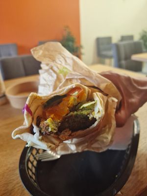 Falafel vandaag yummy!!! at Darza  in Leuven