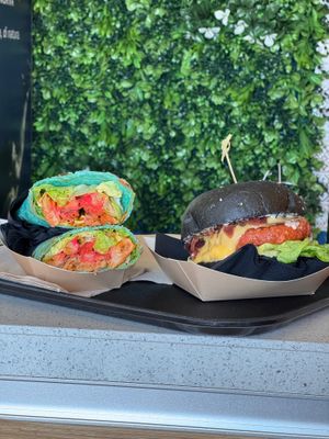 Vegan burger Pandastic and Vegan roll Puffo at Panda Burgers  in Olbia