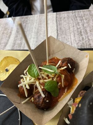 Vegane Polpette mit Tomaten-Basilikum-Soße 🍅🌿  at Panda Burgers  in Olbia