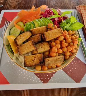 vegan bowl with sauce at Parla Gurme Patisserie in Samsun