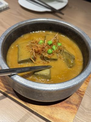 Black tofu braised in thick mushroom sauce   at Xiangchun Story (Jing'ansi Branch) - 香椿故事(静安寺店) in Shanghai