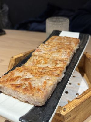 crisped taro cakes  at Xiangchun Story (Jing'ansi Branch) - 香椿故事(静安寺店) in Shanghai