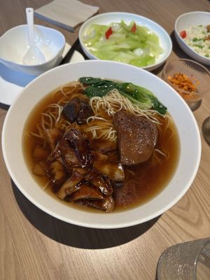 „Chicken“ noodle soup as far as I know vegan  at Xiangchun Story (Jing'ansi Branch) - 香椿故事(静安寺店) in Shanghai