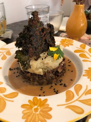 Yummie!! Great restaurant, super nice people, great vegan food, loved it! 
Entrée Rouleau Automnale vermicelles crudités (vegan et sans gluten), followed by Hachis parmentier végétal, chips chou kale and for dessert Brookie, crème anglaise banane ! at Aelia in Crest