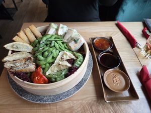 Großer veganer Vorspeiseteller at Ngocha1078 in Munich