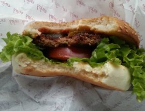 Spicy burger at Loving Hut - St. Hanshaugen in Oslo