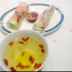 Summerroll and Green Tee at Loving Hut - St. Hanshaugen in Oslo