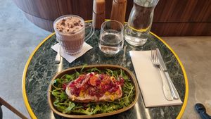  at John Silver Original Bistroffee in Marseille