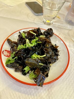 Salade de champignons noirs  at Tintin - Bastille in Paris